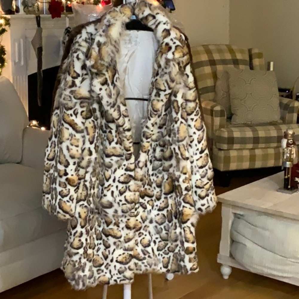 FF157. Brand New Fabulous Furs Cloud Leopard Faux Fur Coat - Picture 2 of 9